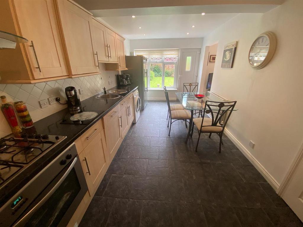 Kitchen 1.jpg
