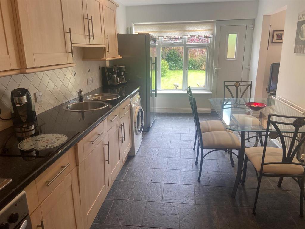 Kitchen 3.jpg