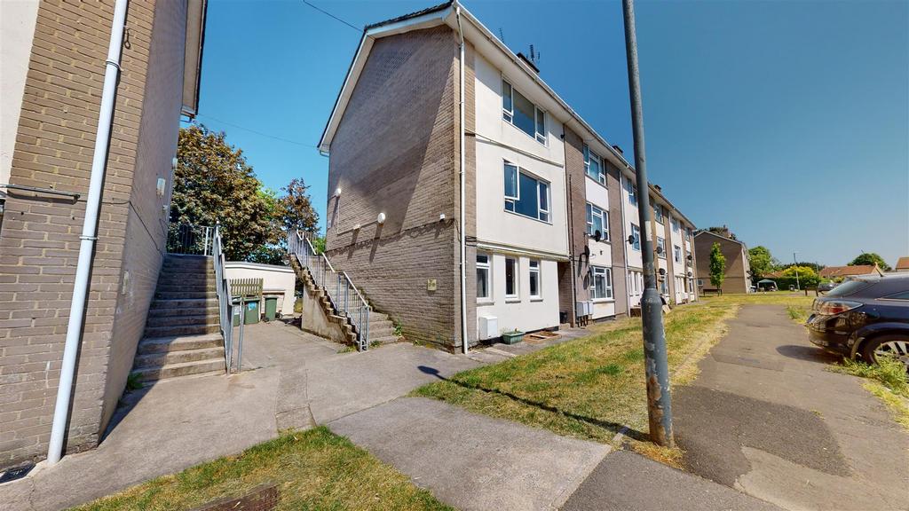 Manor Park, Radstock 2 bed flat for sale £135,000