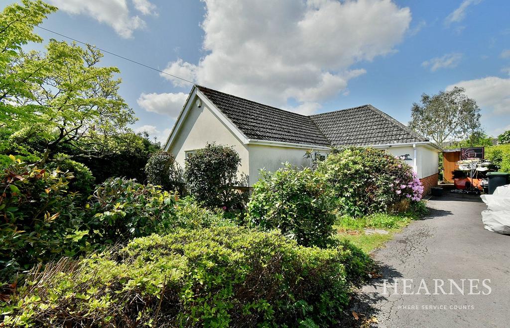 Ameysford Road, Ferndown, BH22 3 bed detached bungalow for sale £475,000