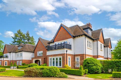 3 bedroom apartment for sale, Heath Drive, Walton On The Hill, Tadworth