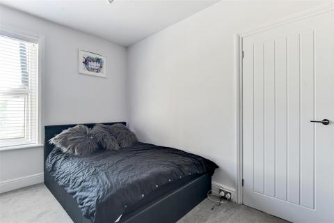 2 bedroom flat for sale - Pavilion Road, Worthing