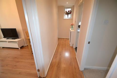2 bedroom apartment for sale - Armstead Walk, Dagenham
