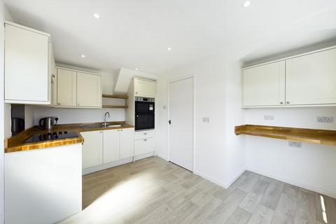 3 bedroom semi-detached house for sale - Harewood Avenue, Bridlington