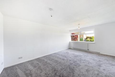 3 bedroom semi-detached house for sale - Harewood Avenue, Bridlington