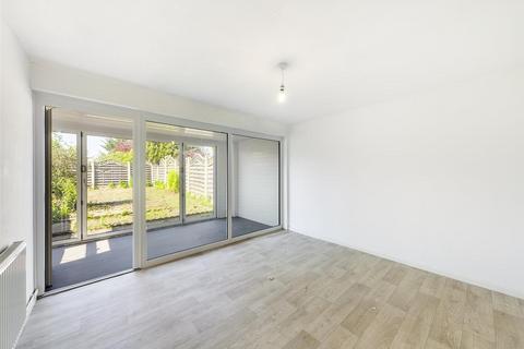 3 bedroom semi-detached house for sale - Harewood Avenue, Bridlington