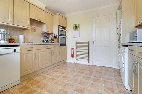15 Francis Drive, Westward Ho, Bideford, EX39 1XE
