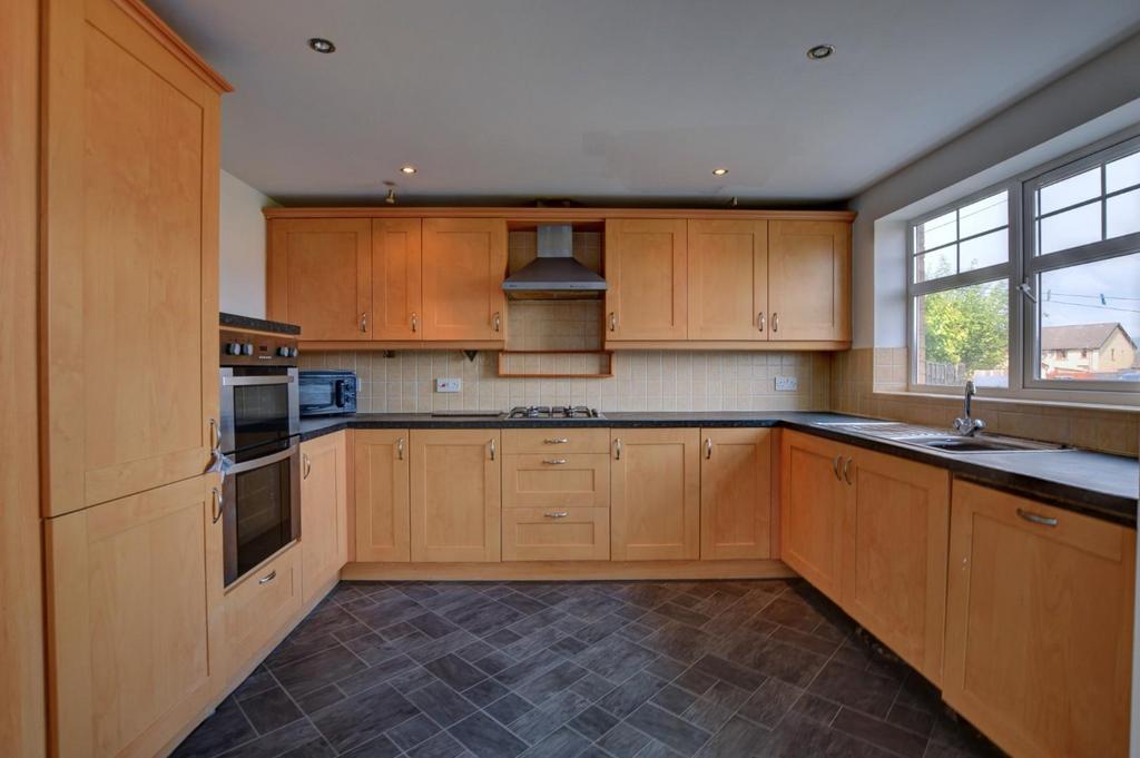 Redgrave Court, Burnley 4 bed townhouse £140,000