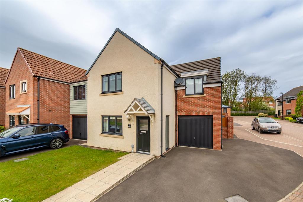 Fenchurch Close, Five Mile Park... 4 bed detached house £1,300 pcm (£