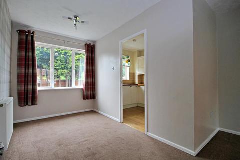 8 Caister, Amington, Tamworth, B77 3QB