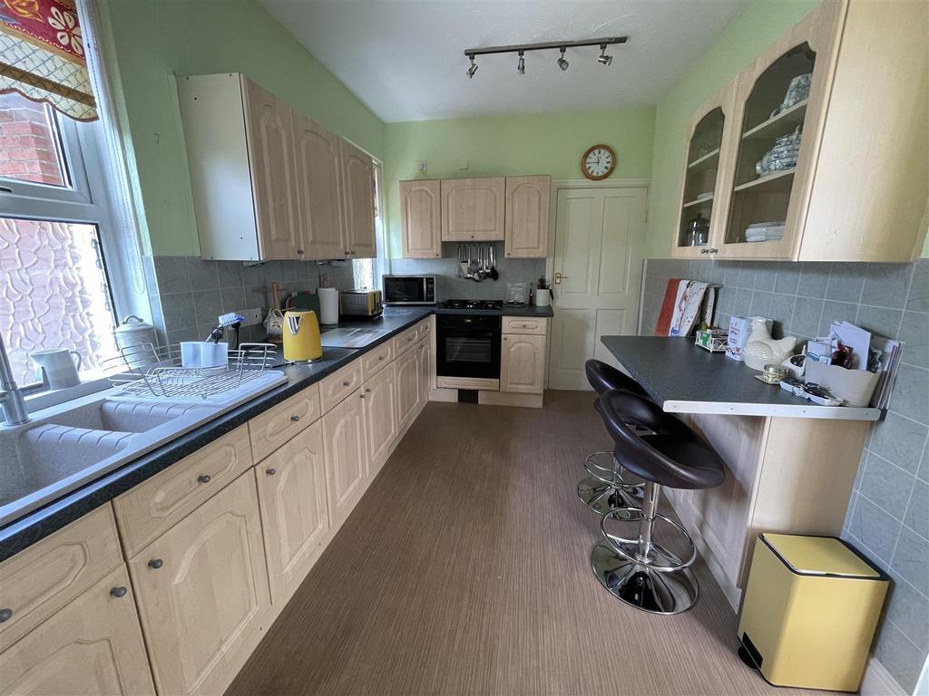 Kitchen: