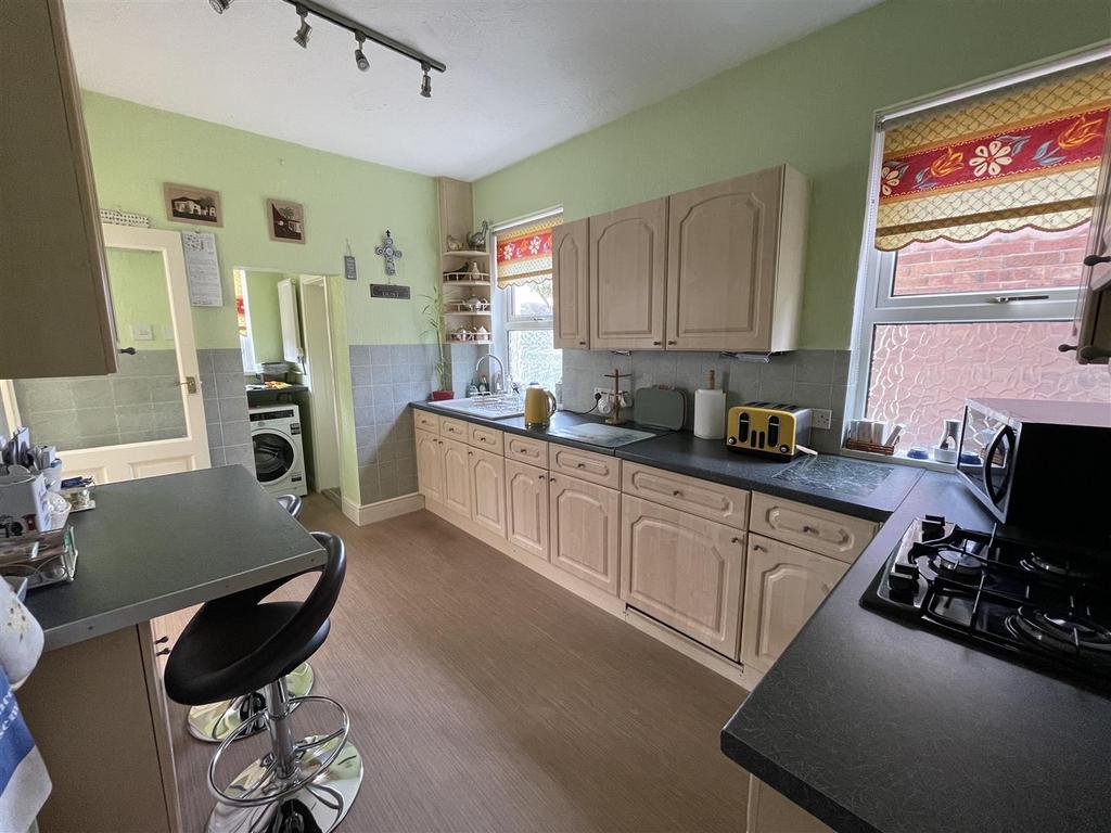 Kitchen:
