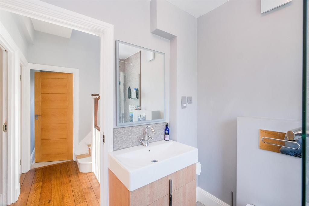 13 Lorne Gardens-15 resized.jpg