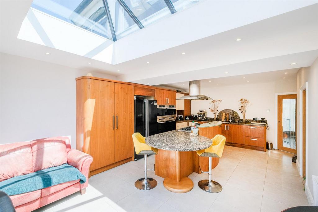 13 Lorne Gardens-5 resized.jpg
