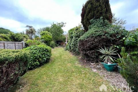 3 bedroom terraced house for sale - Strathmore Gardens, Hornchurch