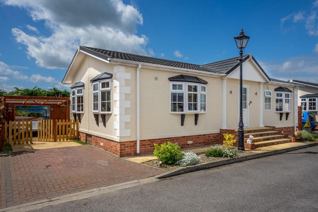 Swanlow Drive, Acaster Malbis, York 2 bed detached bungalow for sale