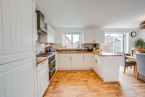 3 bedroom detached house for sale - Potter Street, Old St. Mellons, Cardiff