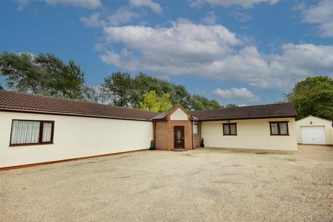 6 bedroom detached bungalow for sale - Pinders Yard, North Moor Lane, Cottingham