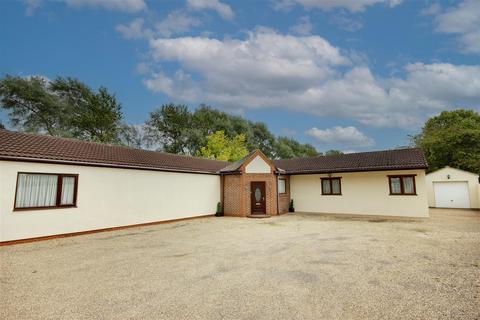 6 bedroom detached bungalow for sale, North Moor Lane, Cottingham
