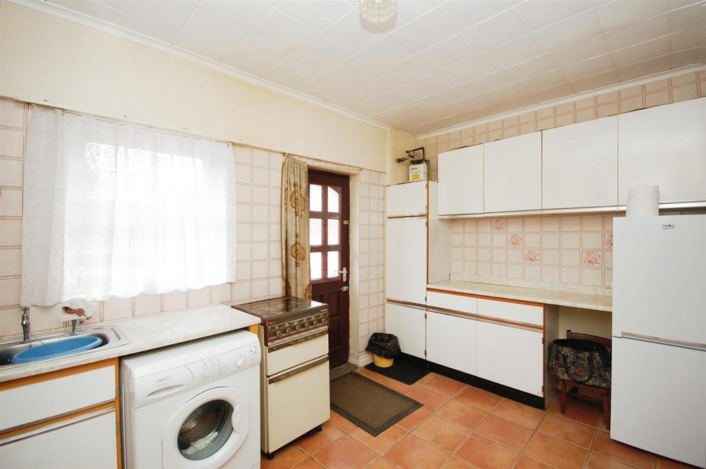 6middlerow KITCHEN.JPG