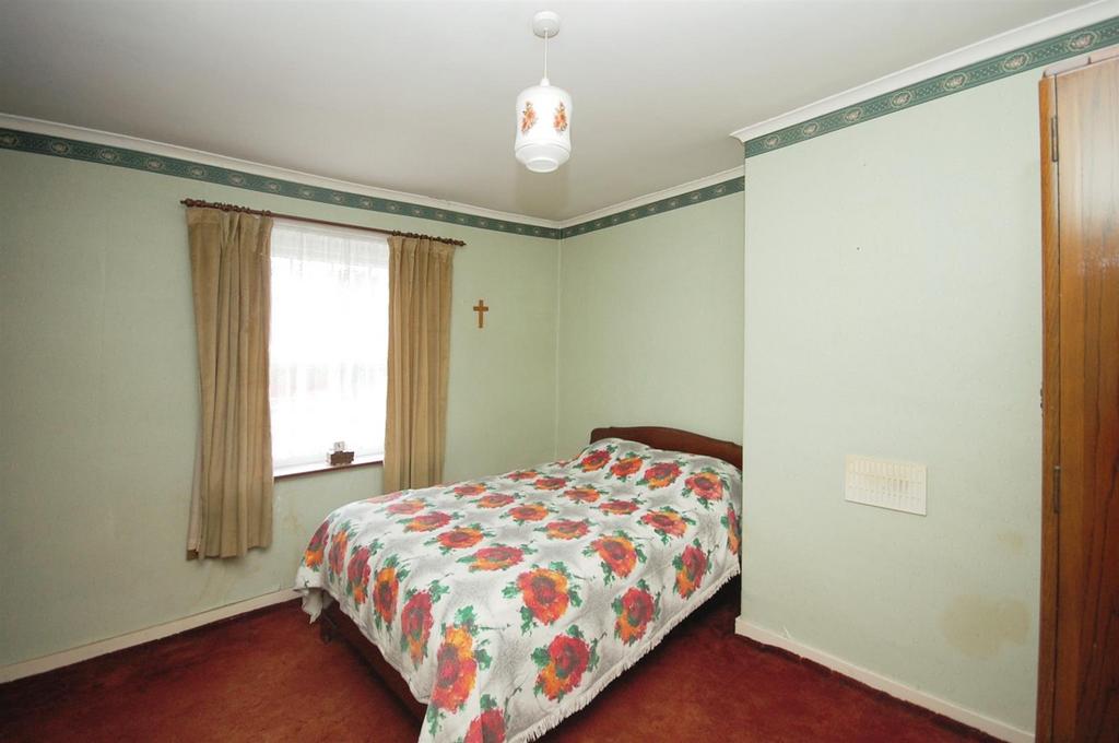 6middlerow BEDROOM1.JPG