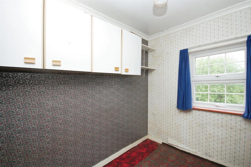 6middlerow BEDROOM2.JPG