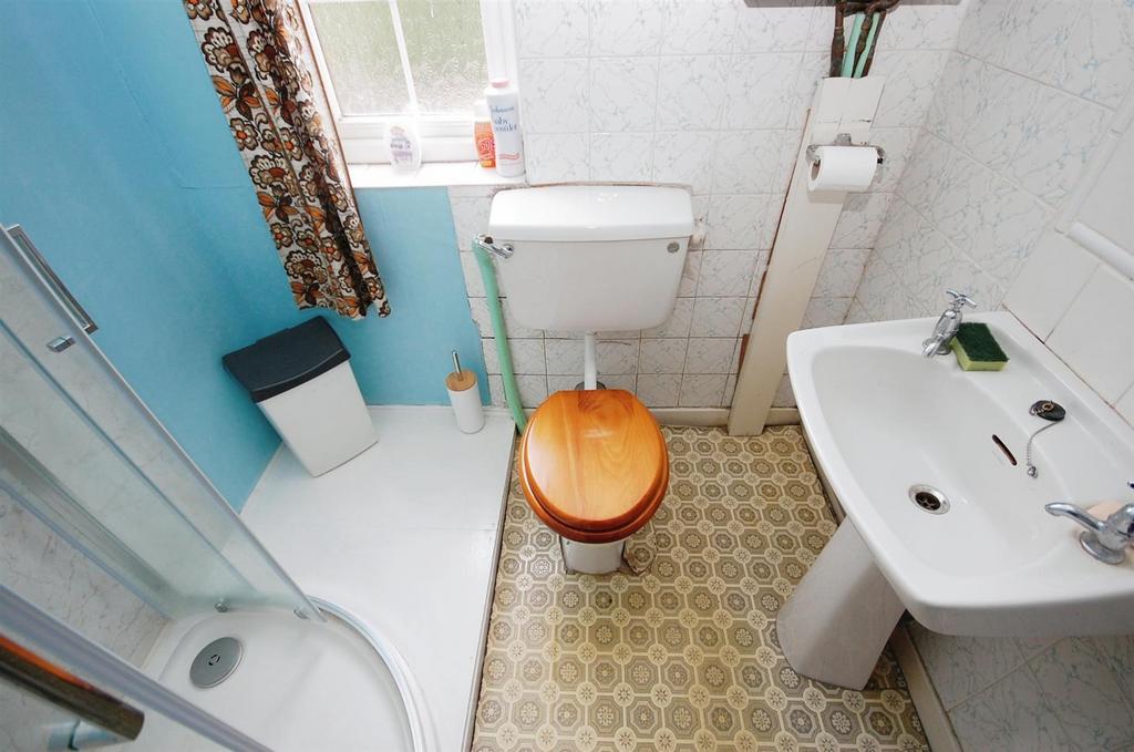 6middlerow SHOWERROOM.JPG