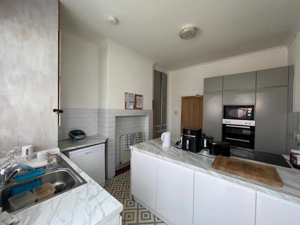 Park Grove, Barnsley 6 bed terraced house for sale £230,000