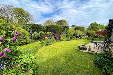 25 Hackness Drive, Scarborough, YO12 5SB