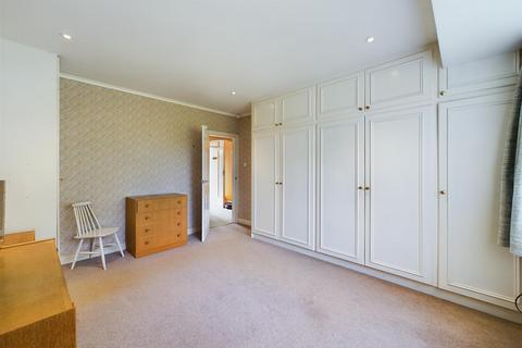 25 Hackness Drive, Scarborough, YO12 5SB