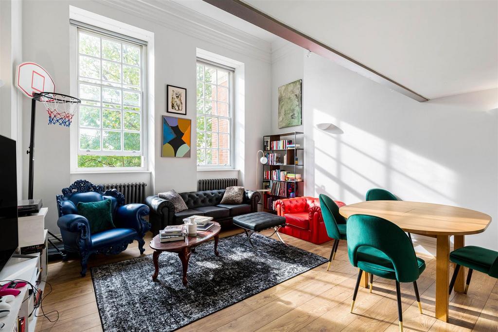 Kingsway Square, London SW11 2 bed flat for sale £750,000