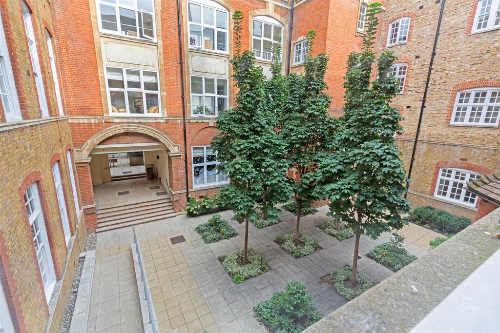 Courtyard, Kingsway Square, Battersea