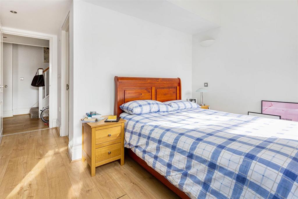 Bedroom 1, Kingsway Square, Battersea