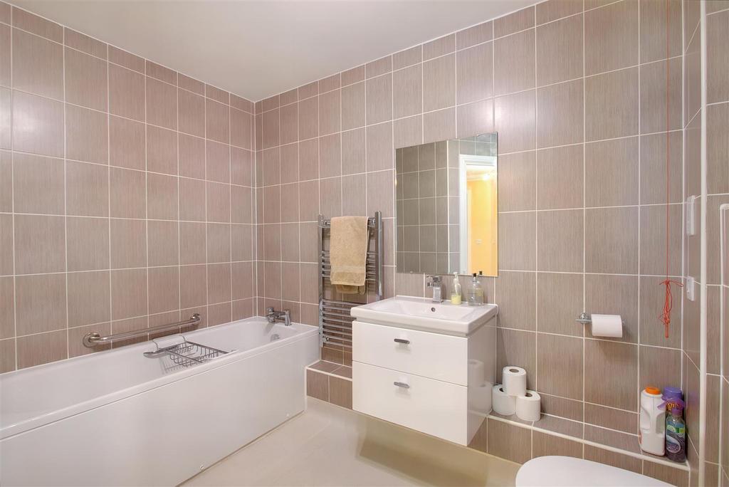 8552785-interior10.JPG