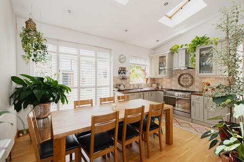 22 Sandringham Road, Worcester Park, KT4 8XW