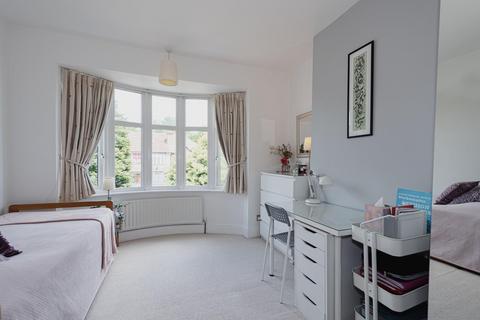 22 Sandringham Road, Worcester Park, KT4 8XW