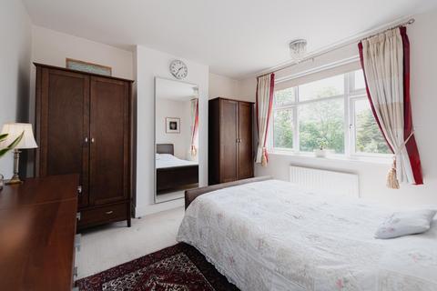22 Sandringham Road, Worcester Park, KT4 8XW
