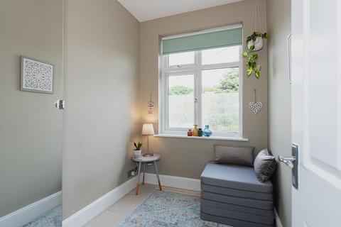 22 Sandringham Road, Worcester Park, KT4 8XW