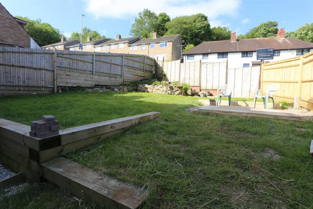 Mile Oak Road, Portslade, Brighton 2 bed house £1,400 pcm (£323 pw)