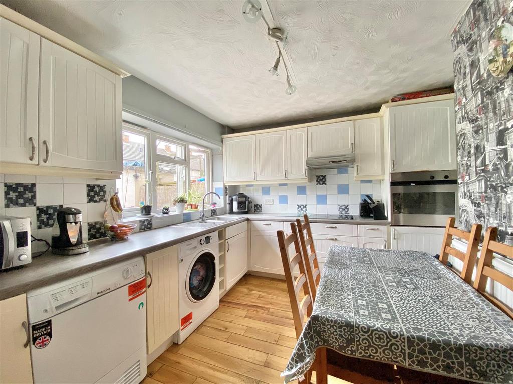 Peak Road, New Mills, High Peak 3 bed terraced house - £215,000