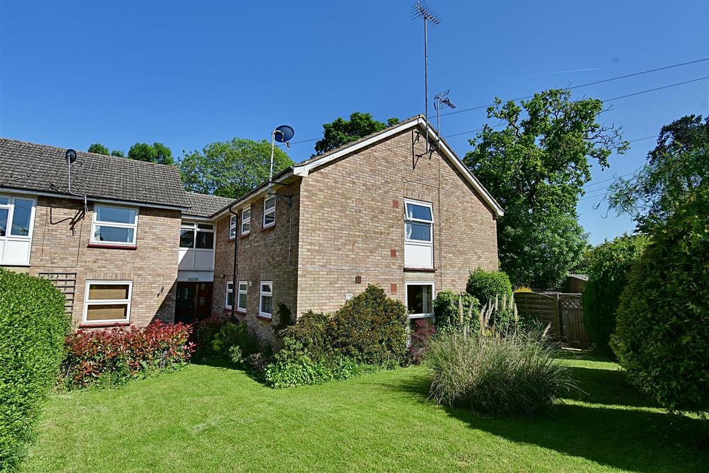 Turners Close, Bramfield SG14 2 bed flat for sale £250,000