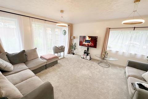 6 Abbotsfield, Eaglestone, Milton Keynes, MK6 5AB