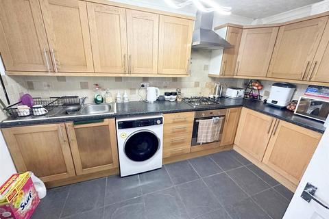 6 Abbotsfield, Eaglestone, Milton Keynes, MK6 5AB
