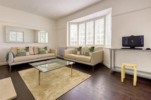 25 Deansway, London, N2 0NF