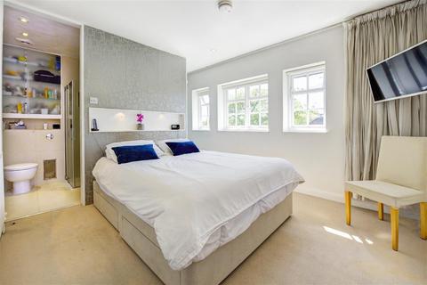 25 Deansway, London, N2 0NF