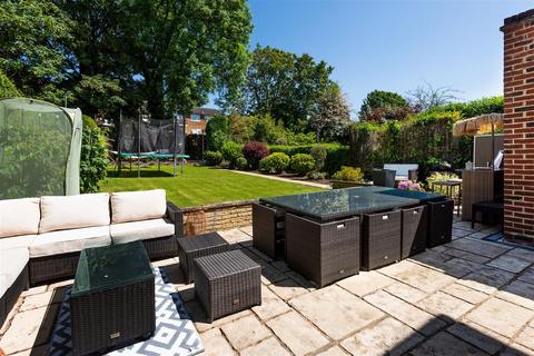 25 Deansway, London, N2 0NF