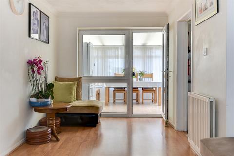 6 Boxgrove, Goring By Sea, Worthing, BN12 6BL