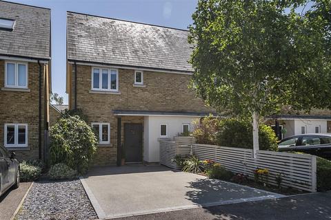 43 Parkview Way, Epsom, KT19 8FA