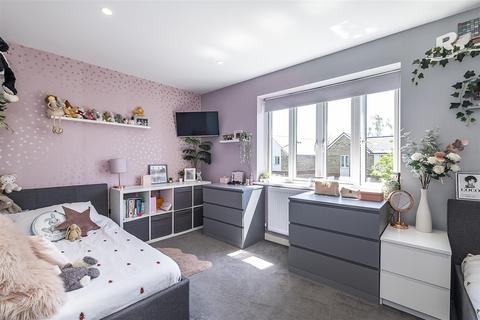 43 Parkview Way, Epsom, KT19 8FA