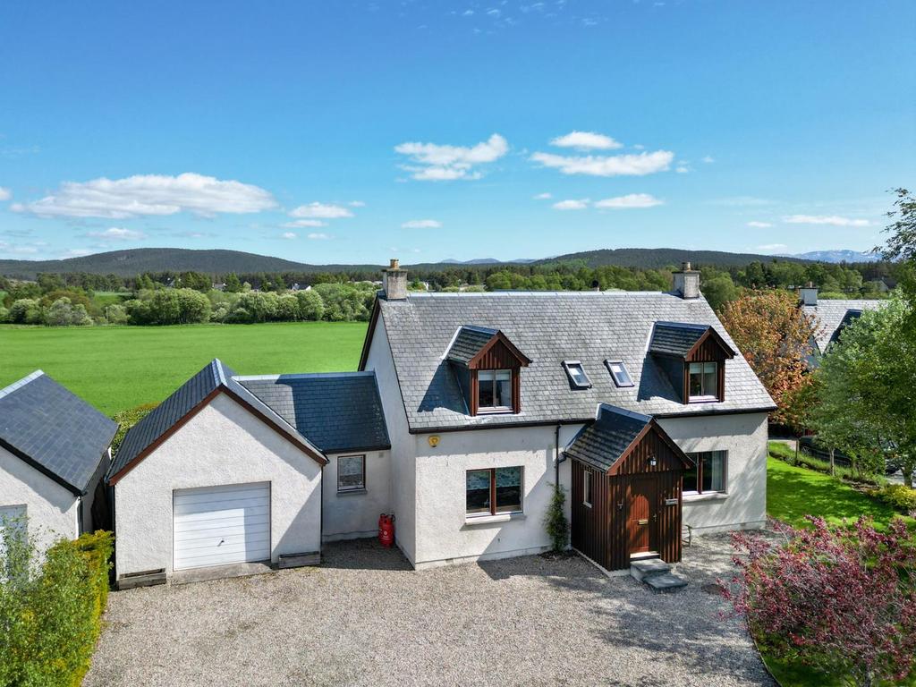 Dalmore Road, Carrbridge 4 bed detached house for sale £470,000